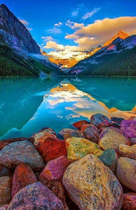 colorful_rocks_and_mountain_lake